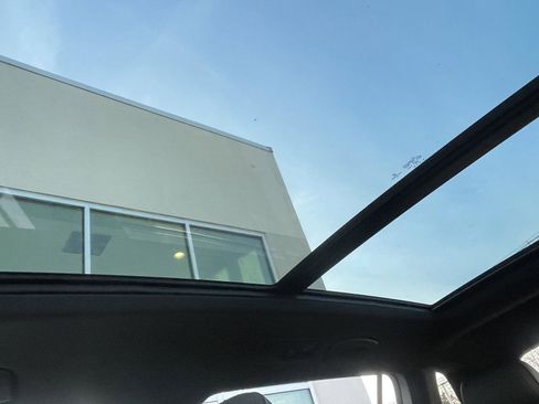 Used 2023 Volkswagen Tiguan SE R-Line image 20