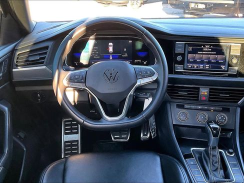 Used 2023 Volkswagen Jetta Sport image 5