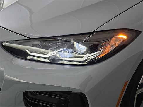 Used 2023 BMW 430i xDrive Convertible w/ M Sport Package image 32