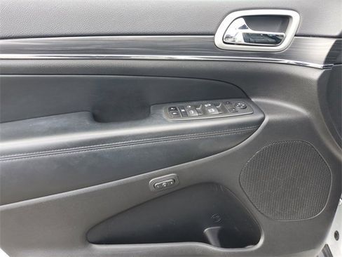 Used 2022 Jeep Grand Cherokee Limited image 9