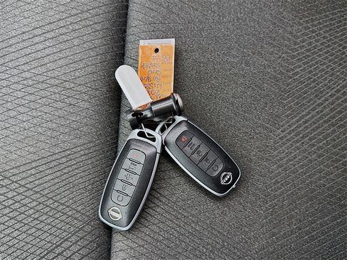 Used 2024 Nissan Rogue SV image 34