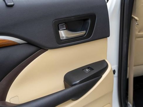 Used 2019 Toyota Highlander Limited FWD image 16