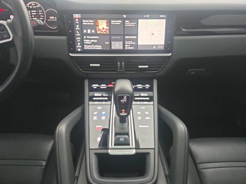 Used 2019 Porsche Cayenne AWD/4WD image 12