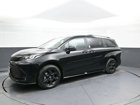 New 2026 Toyota Sienna XLE Woodland Edition image 10