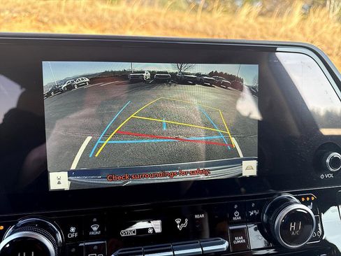 Used 2025 Toyota Highlander Limited image 15