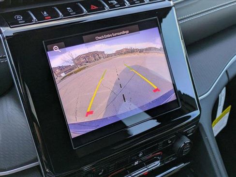 New 2025 Jeep Grand Cherokee Altitude image 13