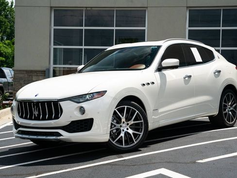 Used 2018 Maserati Levante S GranLusso AWD/4WD image 2
