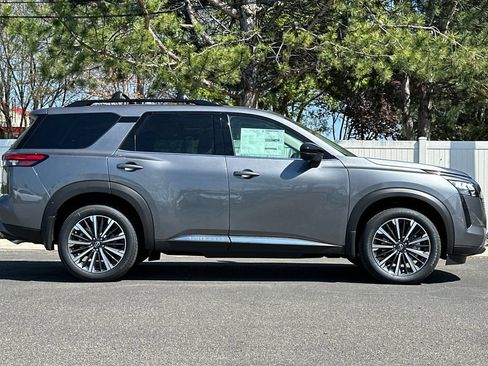 New 2026 Nissan Pathfinder Platinum w/ Cargo Package AWD/4WD image 3