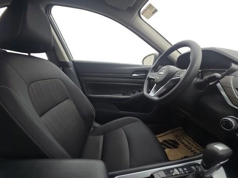 Used 2025 Nissan Altima 2.5 SV FWD image 14