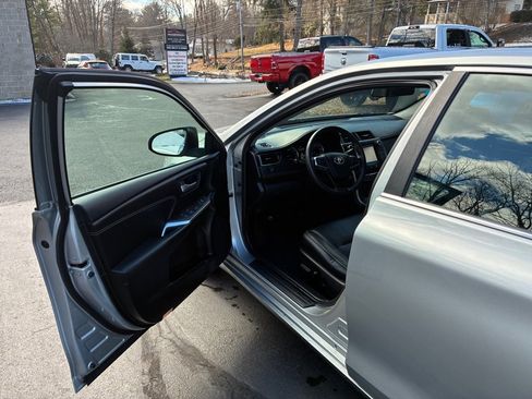 Used 2016 Toyota Camry XLE image 10