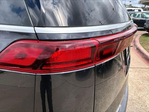 Used 2022 Kia Carnival LX image 26