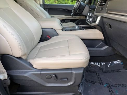 Used 2024 Ford Expedition Max XLT image 26