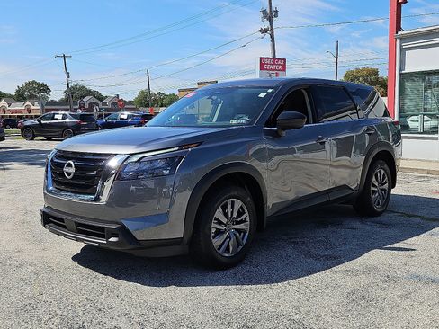 Certified 2024 Nissan Pathfinder S image 3