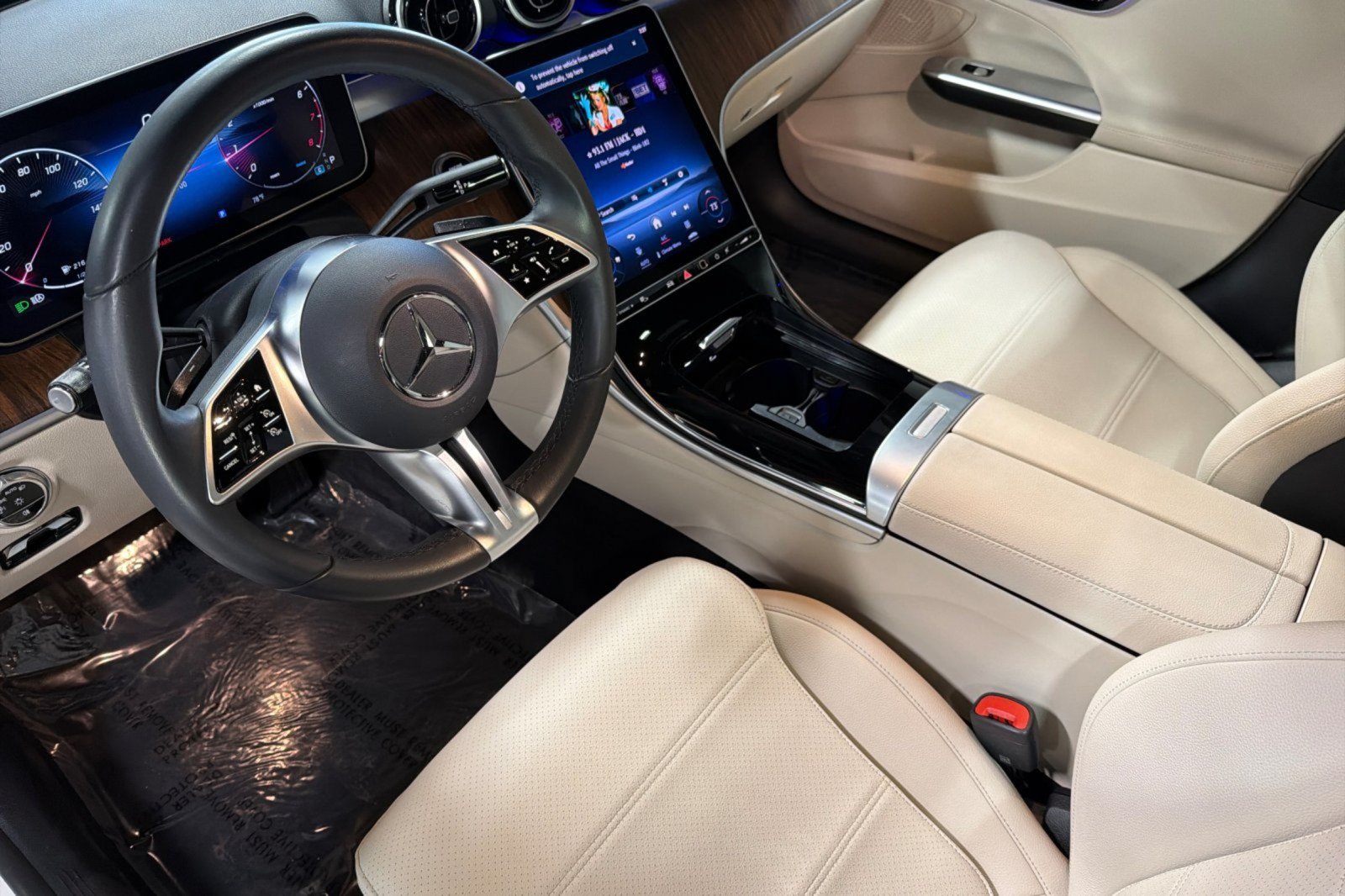 Used 2024 Mercedes-Benz C 300 Sedan image 9