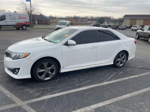 Used 2012 Toyota Camry SE image 4
