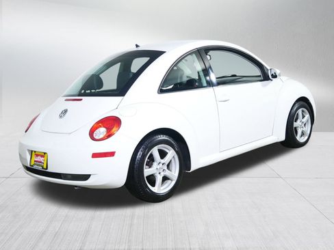 Used 2010 Volkswagen Beetle Coupe image 7