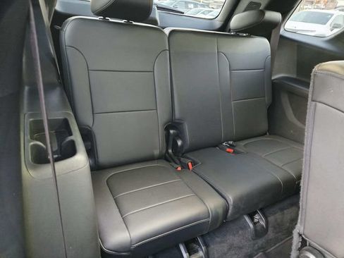 Used 2023 Chevrolet Traverse LT AWD/4WD image 12