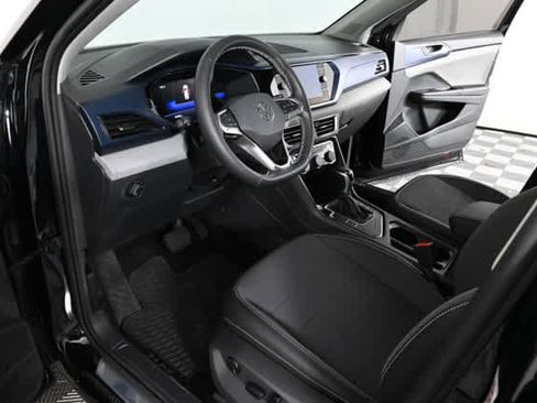 Used 2023 Volkswagen Taos SE w/ Panoramic Sunroof Package FWD image 18
