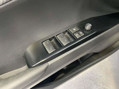 Used 2025 Toyota Camry SE w/ Multimedia Upgrade Package image 20