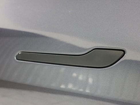 Used 2024 Tesla Model Y Long Range AWD/4WD image 19