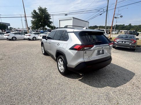 Used 2020 Toyota RAV4 XLE AWD/4WD image 18