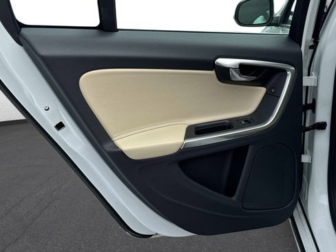 Used 2016 Volvo S60 T5 Premier w/ Convenience Package image 11