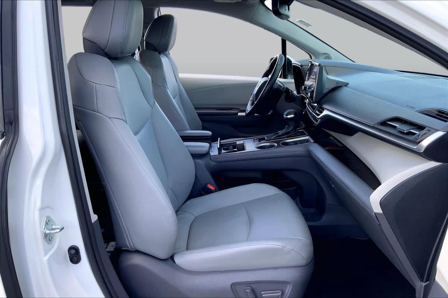 Used 2021 Toyota Sienna XLE w/ XLE Plus Package FWD image 9