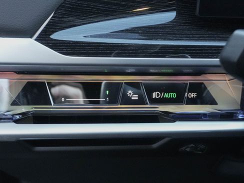 Certified 2025 BMW 740i image 17