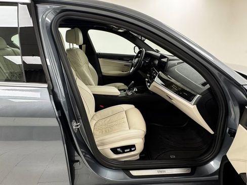 Used 2022 BMW 540i xDrive w/ Premium Package image 14
