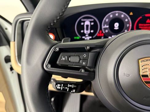 Certified 2025 Porsche Cayenne Coupe image 37