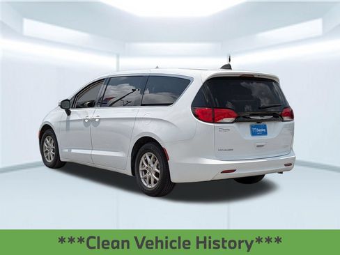 Used 2023 Chrysler Voyager LX FWD image 3