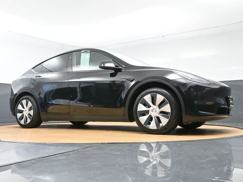 Used 2023 Tesla Model Y 2WD image 53