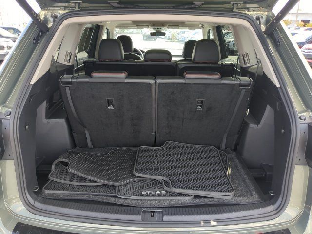 Used 2024 Volkswagen Atlas Peak Edition SEL AWD/4WD image 12