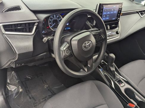 Used 2020 Toyota Corolla LE image 3