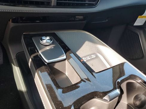 New 2026 Buick Enclave Avenir w/ Super Cruise Package FWD image 24