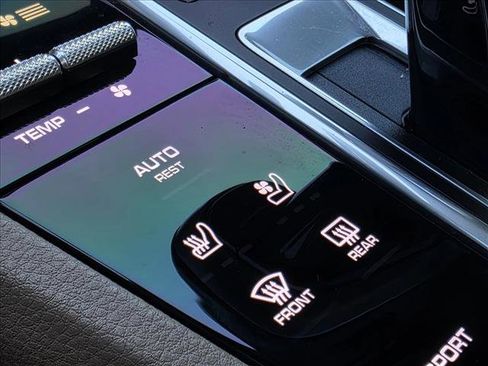 Used 2019 Porsche Cayenne w/ Premium Plus Package image 21