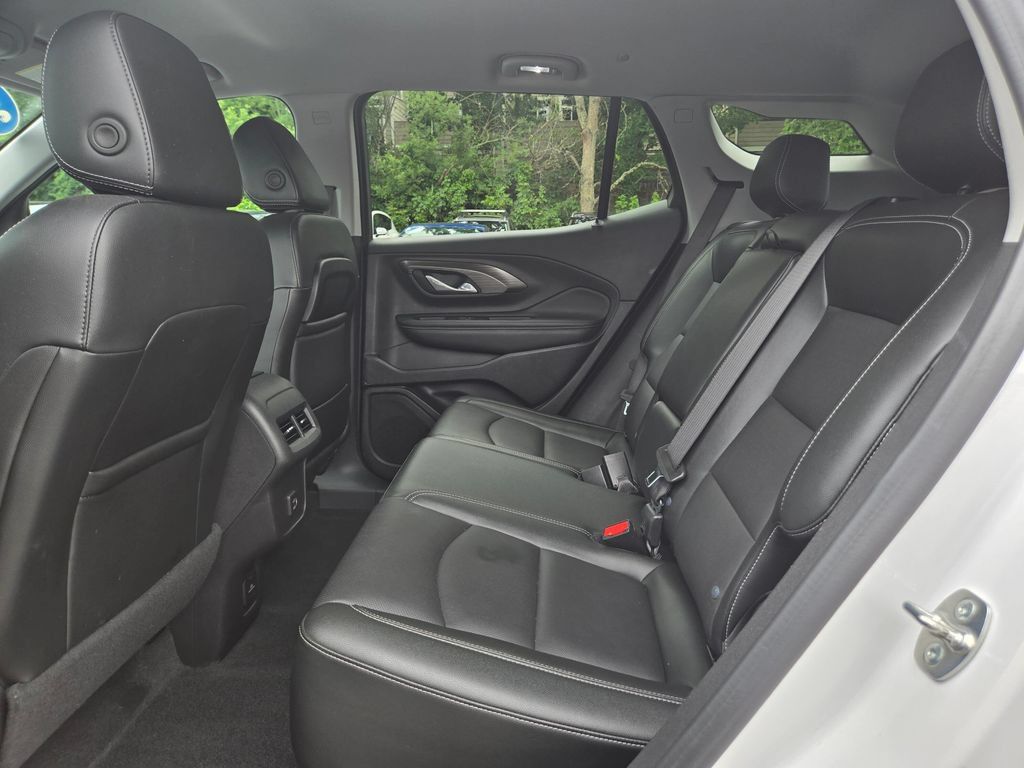 Used 2024 GMC Terrain SLT AWD/4WD image 17