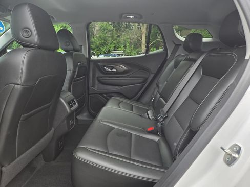 Used 2024 GMC Terrain SLT AWD/4WD image 17