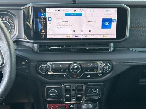 Used 2024 Jeep Gladiator Mojave w/ Technology Group image 13