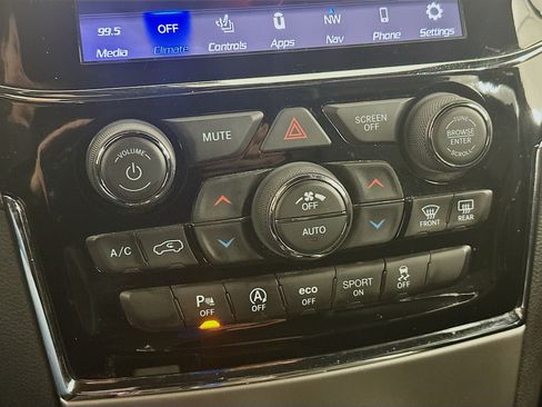 Used 2020 Jeep Grand Cherokee Altitude AWD/4WD image 24