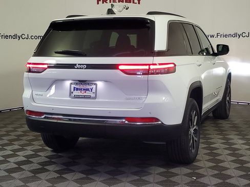 Used 2025 Jeep Grand Cherokee Limited AWD/4WD image 3