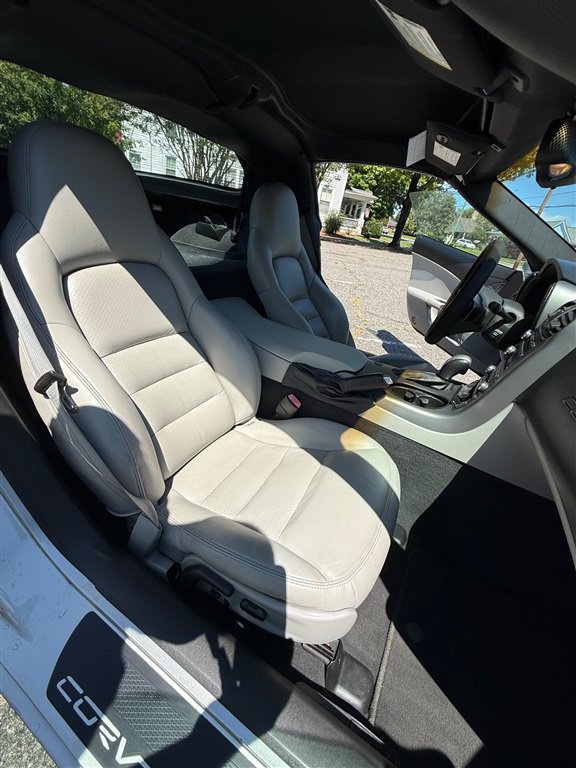Used 2006 Chevrolet Corvette Coupe w/ Preferred Equipment Group RWD image 21