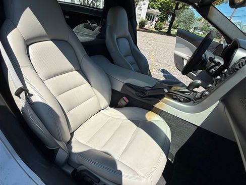 Used 2006 Chevrolet Corvette Coupe w/ Preferred Equipment Group RWD image 21