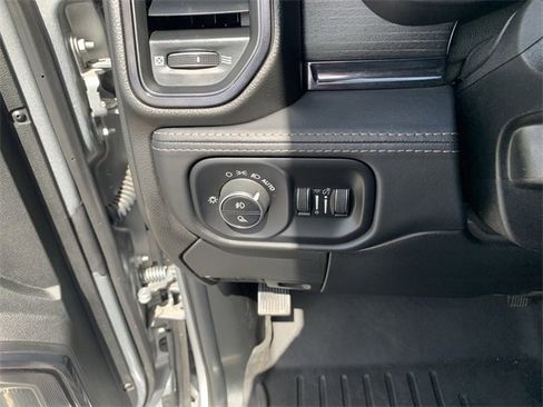 Used 2024 RAM 2500 Limited image 31