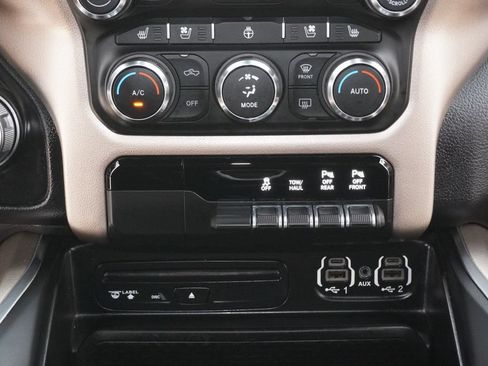 Used 2019 RAM 1500 Laramie w/ Sport Appearance Package AWD/4WD image 17