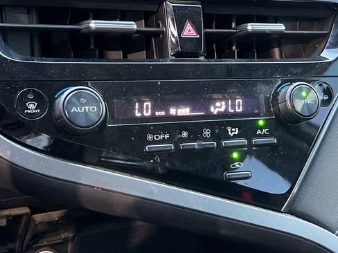 Used 2022 Toyota Camry SE image 21