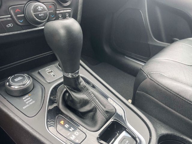 Used 2021 Jeep Cherokee Limited w/ Trailer Tow Group AWD/4WD image 30
