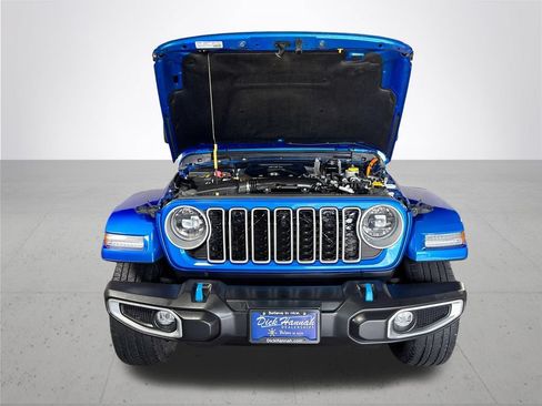 Used 2024 Jeep Wrangler Unlimited Sahara w/ Technology Group AWD/4WD image 22