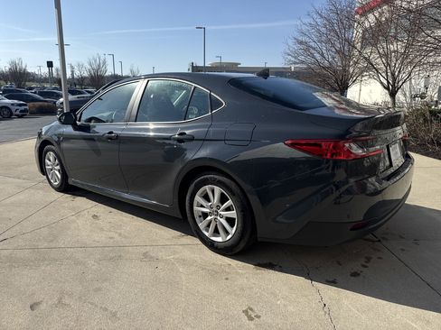 Used 2025 Toyota Camry LE image 9