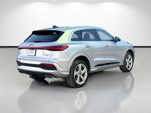 Used 2025 Audi Q5 Premium Plus w/ Premium Plus AWD/4WD image 3
